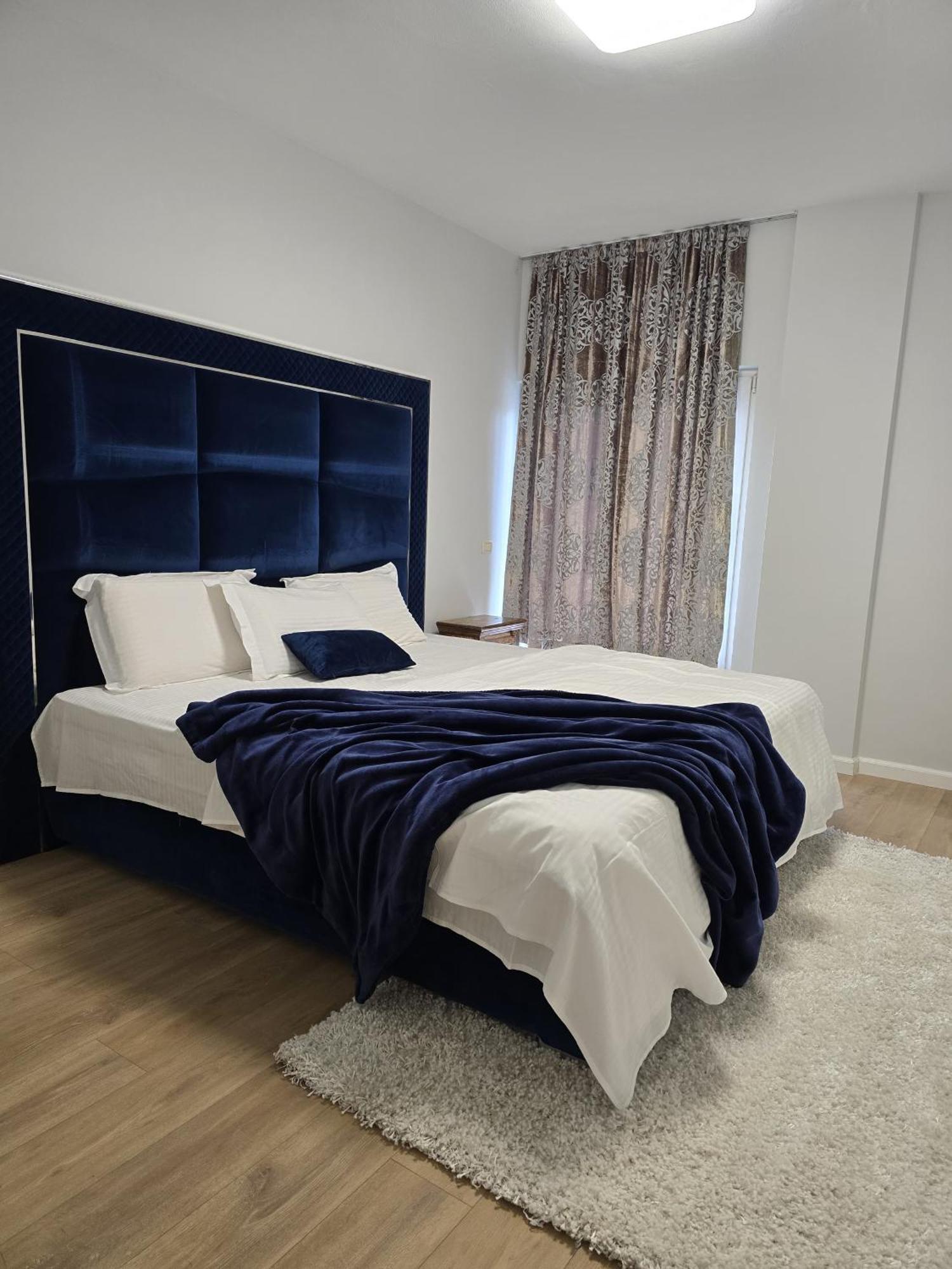 Shtepia E Daves 3bdr & Parking Apartment Tirana