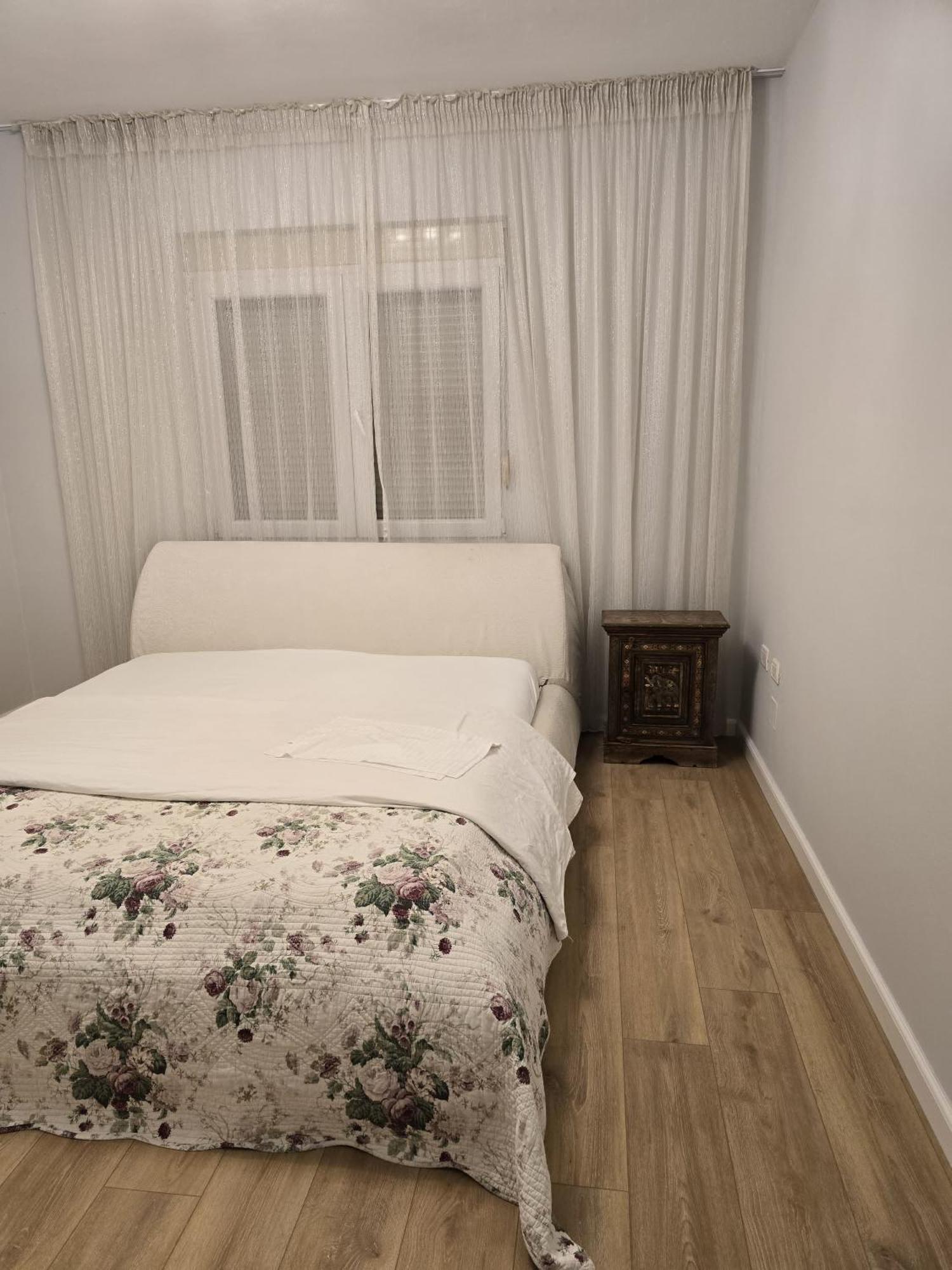 Shtepia E Daves 3bdr & Parking Apartment *