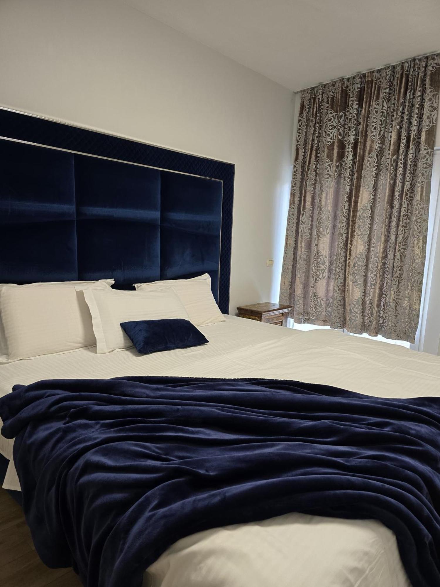 Apartment Shtepia E Daves 3bdr & Parking